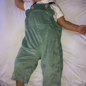 I have baby’s clothing available for all kids follow me on ig At Kick&crawls